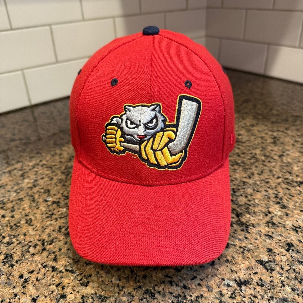 Fightin' Squirrels Hockey Zephyr Z-FIT Fitted Hat Men's M/L Red Navy Cap